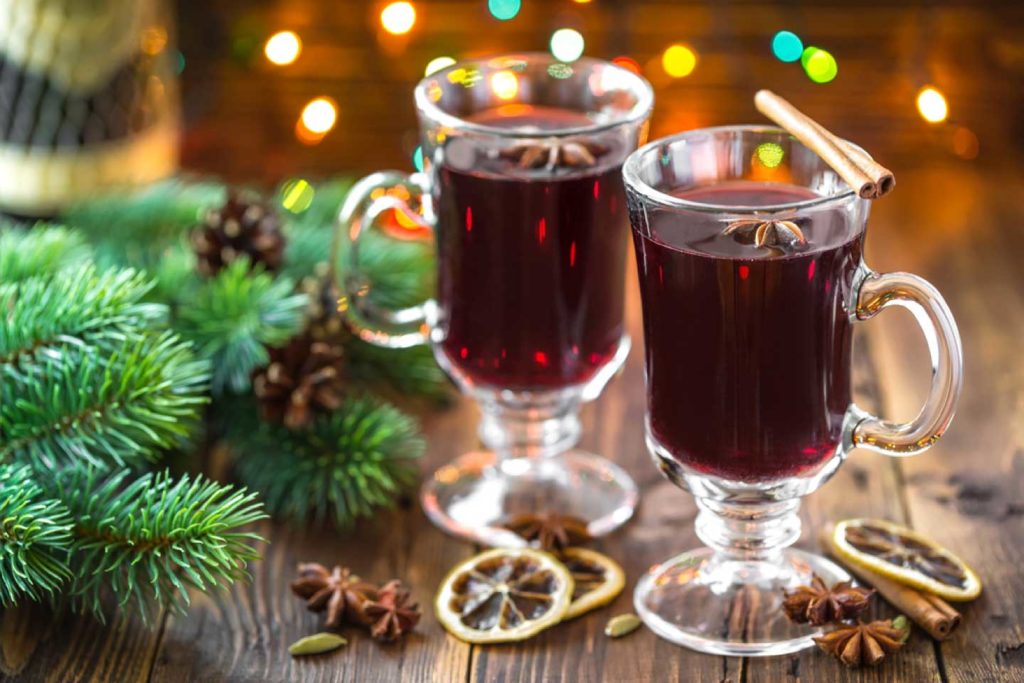 Eat2Gather | w-EET-je Wat het verschil is tussen glühwein en bisschopswijn?