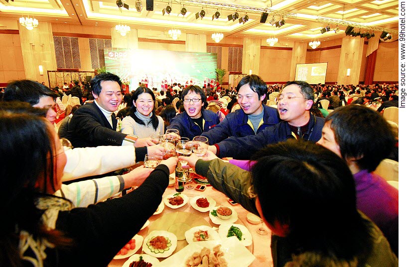 Eat2Gather W-EET-je waarom je in China dronken kunt worden tijdens een een zakelijk diner? Chinese tafelmanieren en tafeletiquetten.