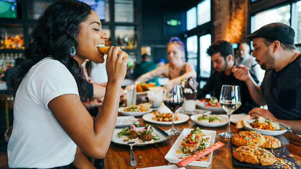 Eat2Gather wEETje waarom samen eten het teamgevoel versterkt?