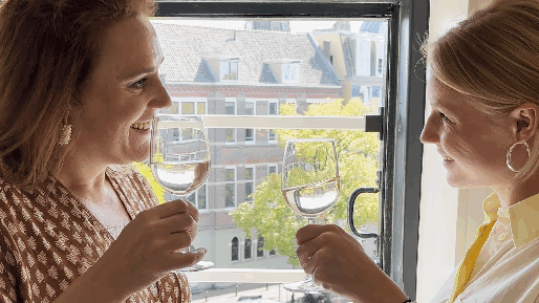 Eat2Gather organiseerde Route de Vin et Velo d'Amsterdam 2025. Een wijnfietstocht langs de grachten en door landelijk Amsterdam noord met culinaire stops bij wijnondernemers.