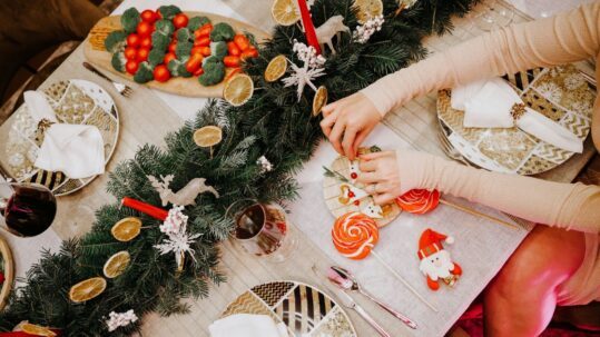 Geuren en kleuren van december eindejaarsevent kerstdiner